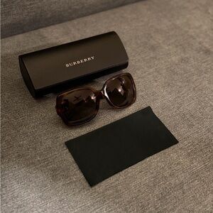 Burberry Women’s Sunglasses B 4160 Tortoise Polarized DISCONTINUED Authentic